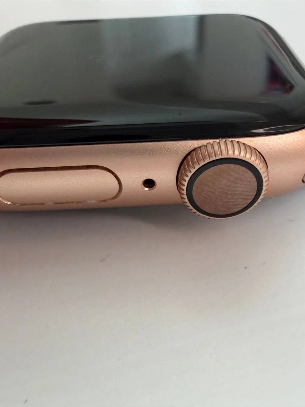 Apple Watch Series 4 40mm Rose Gold GPS w/ Beige Gray Sport Band - Picture 5 of 8
